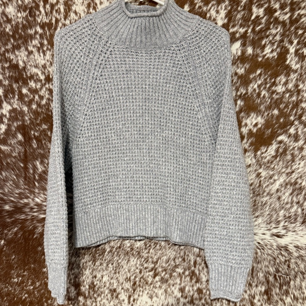 American Eagle Outfitters Light Gray Mock Neck Waffle Knit Sweater